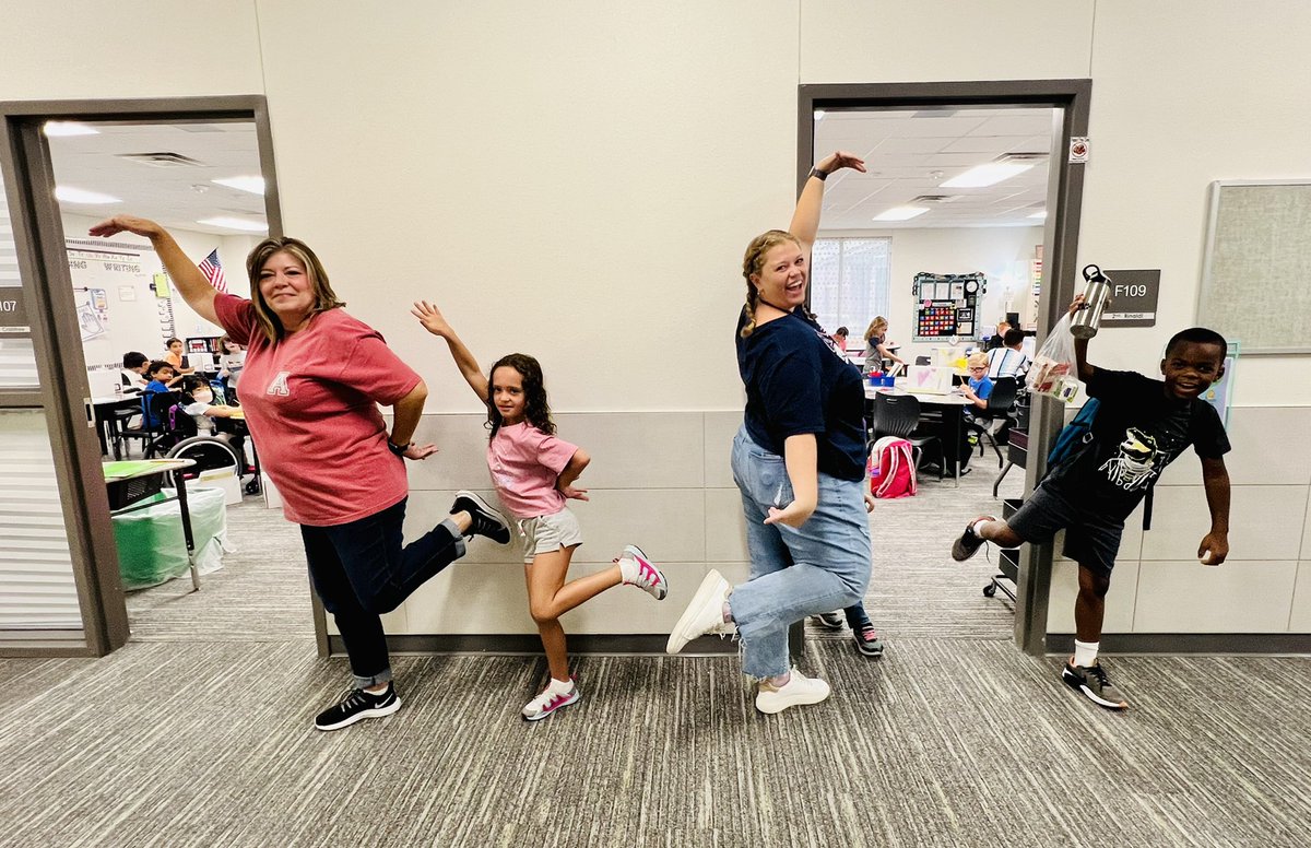 Happy Flamingo 🦩 Friday from our fabulous 2nd grade! 🤩 <a href="/cheetahchandler/">Carlena Chandler Elementary School</a>