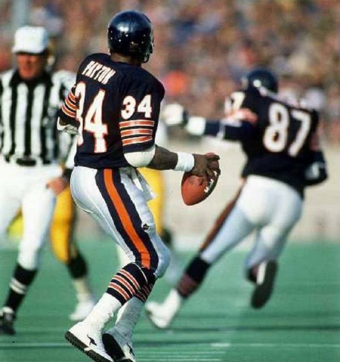Super70sSports's tweet photo. Your yearly update: Walter Payton still has two more career NFL touchdown passes than Johnny Manziel. https://t.co/EVrhI3zaGh