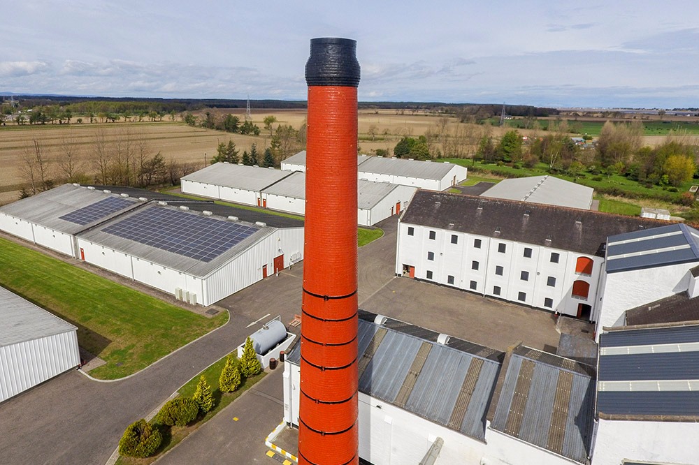 aessolar's tweet image. What better way to celebrate #WorldPhotographyDay than with (a small selection) of some of our favourite solar power pictures. ☀️

We think these photos really capture the installations in their best light if you’ll pardon the pun. 💡 Which one is your favourite? #SolarSnaps