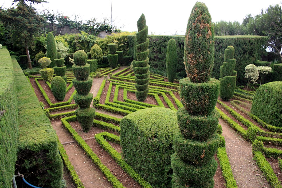 UniPro_Srl's tweet photo. #giardinididesign 🌳
L’arte topiaria è un altro plus dello stile contemporaneo per il giardino. 
Le forme ordinate delle conifere potate con maestria rendono l’arte topiaria un must per questa scelta design. 
Ciottolati e mosaici sono punti fermi nei giardini di design. https://t.co/iNrT0wgZiX