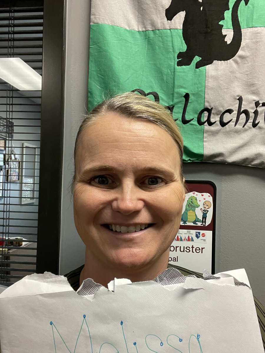 SCEAbramczykAP's tweet photo. My handwritten notes this summer went to @SCE_Principals and Ms. Jenn. They continue to support and collaborate with me on all of the amazing things we plan to do! #SCESummerBucketList #SCESoars https://t.co/AUQkSTk9PD
