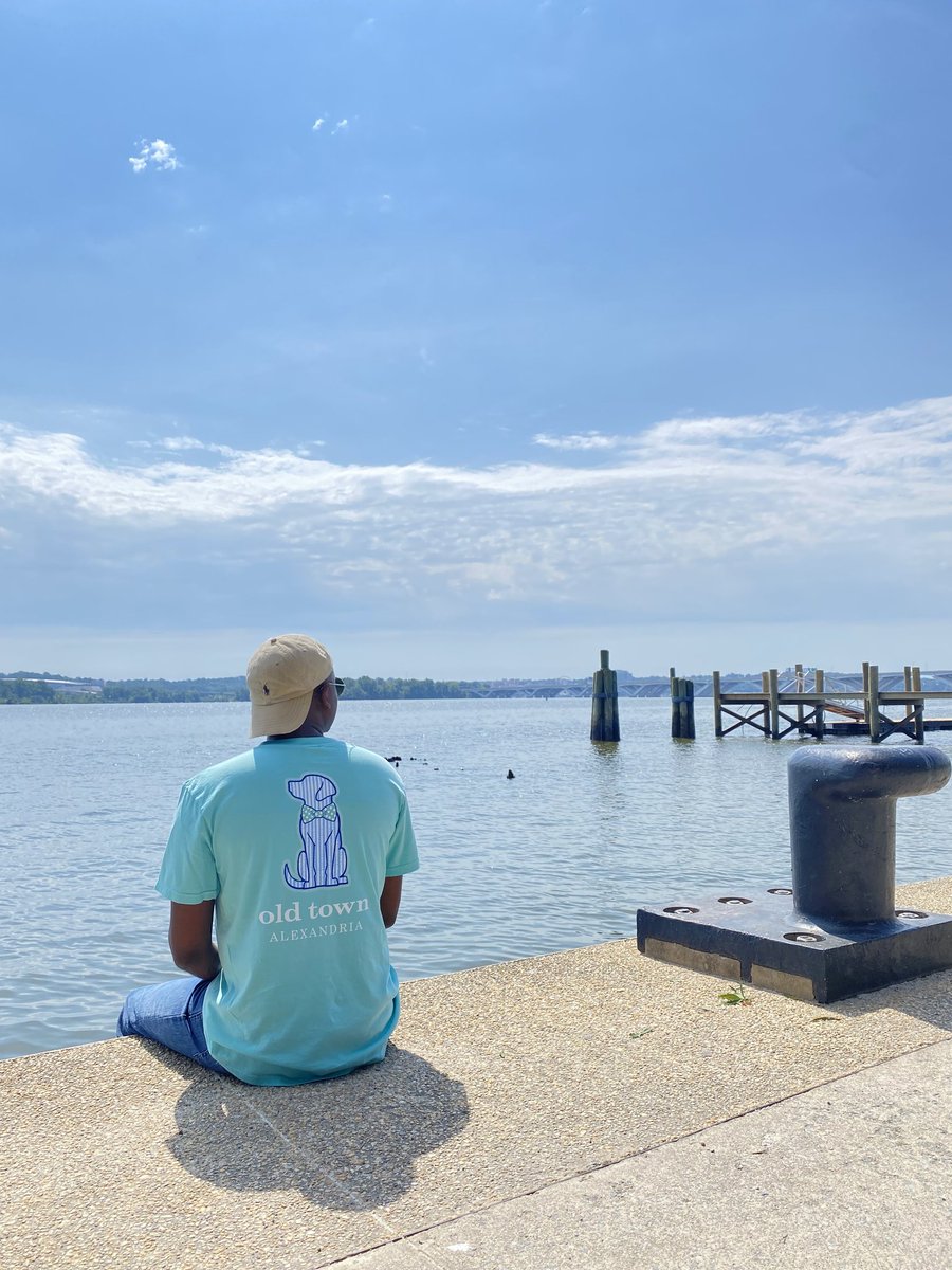 theoldtownshop's tweet photo. Enjoying this sunny Friday morning ๐๐โต
โข
Especially in our #comfortcolors Old Town Tee!
#theoldtownshop #shopsmall #explorealx #lovelocalot #potomacriver #dmv #aroundalx #virginiaisforlovers #dog #bowtie #featurefriday https://t.co/D1J9nW0b84