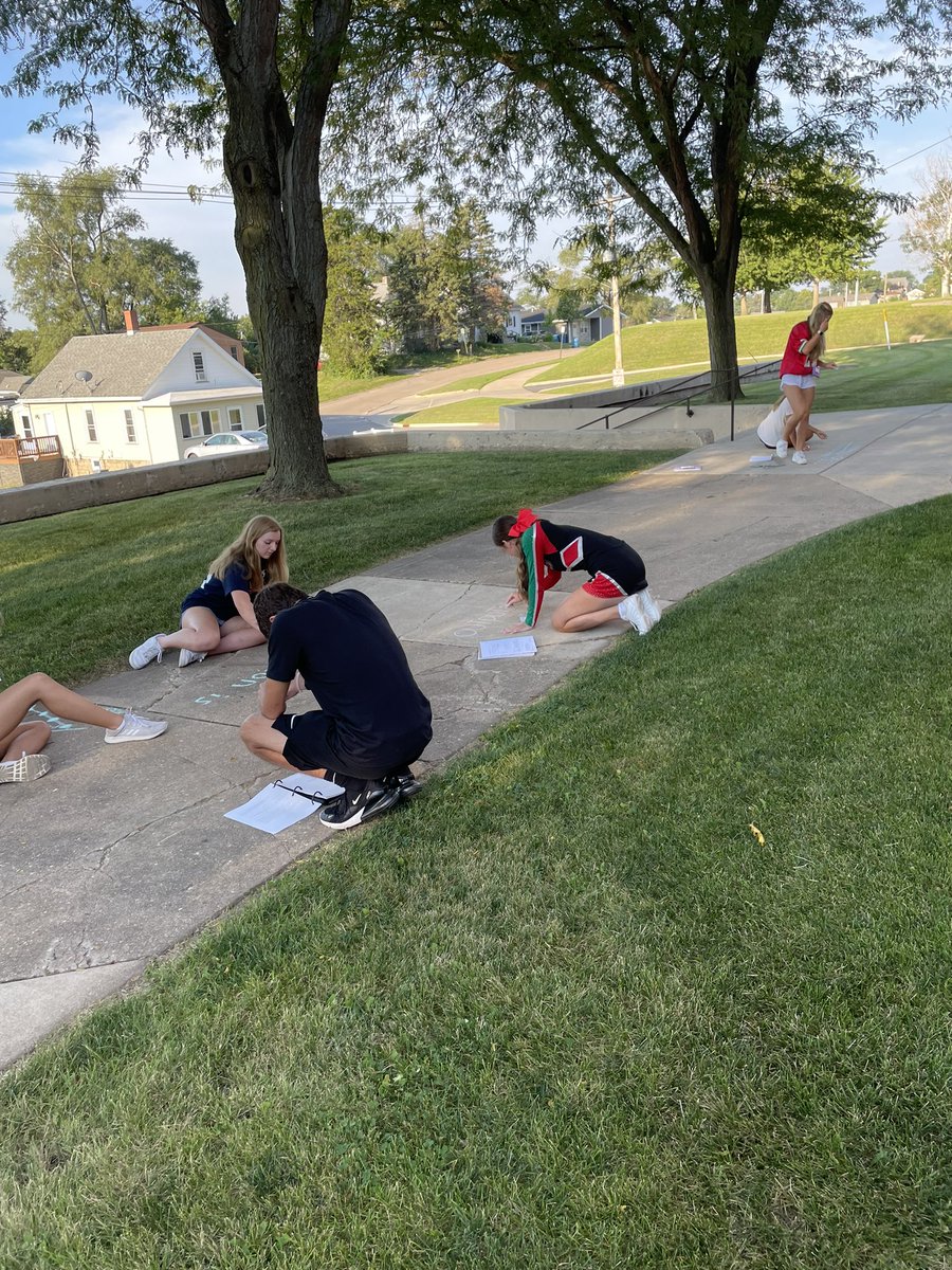 Mr_C_in_122's tweet image. Sometimes you just have to get outside and enjoy the beautiful weather when you’re taking #APMicroeconomics. Awesome job first hour #LPAPEcon! Can fourth period do better? Only time will tell!