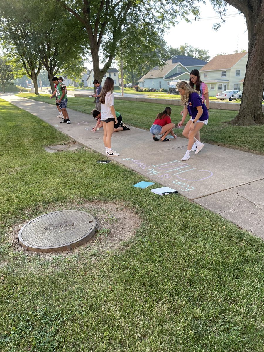 Mr_C_in_122's tweet image. Sometimes you just have to get outside and enjoy the beautiful weather when you’re taking #APMicroeconomics. Awesome job first hour #LPAPEcon! Can fourth period do better? Only time will tell!