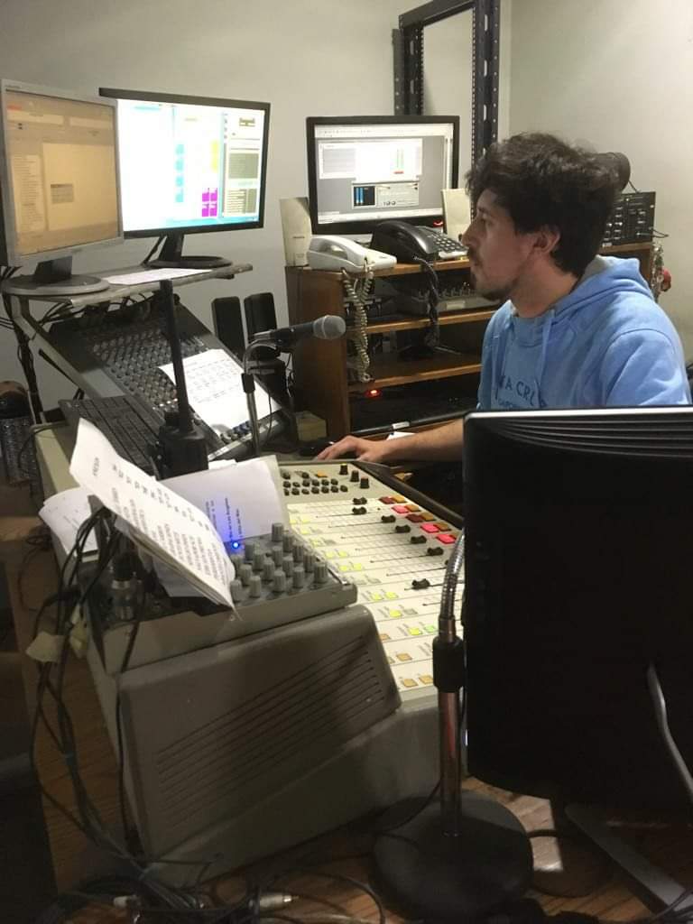 elgaboh_'s tweet photo. Hoy se cumplen 100 Años de la primera transmisión de radio en Chile y como trabajador radial me siento orgulloso de realizar esta bella labor. #Radio #radiobio #radiochile #chile https://t.co/kAH70jhgh1