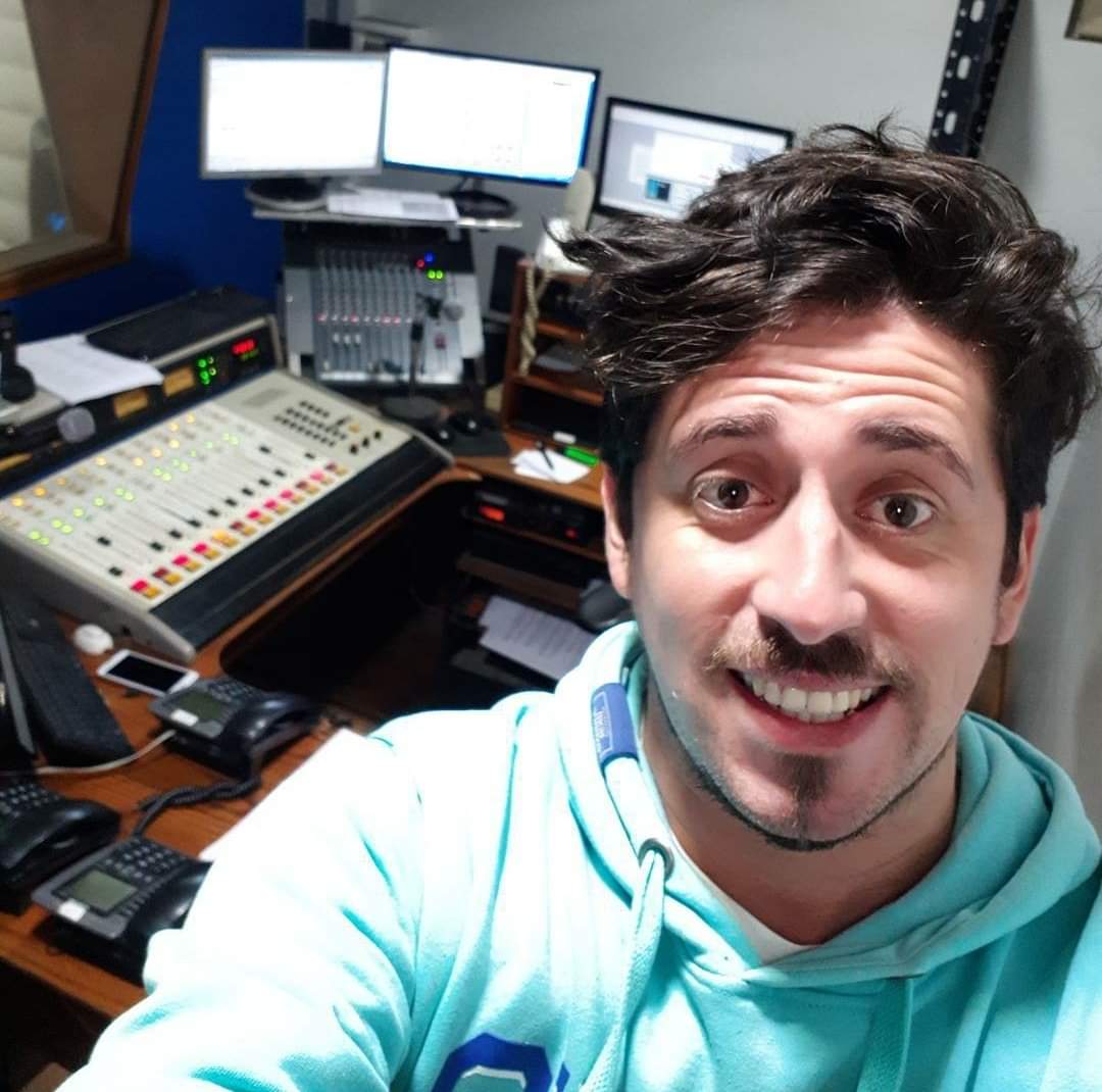 elgaboh_'s tweet photo. Hoy se cumplen 100 Años de la primera transmisión de radio en Chile y como trabajador radial me siento orgulloso de realizar esta bella labor. #Radio #radiobio #radiochile #chile https://t.co/kAH70jhgh1