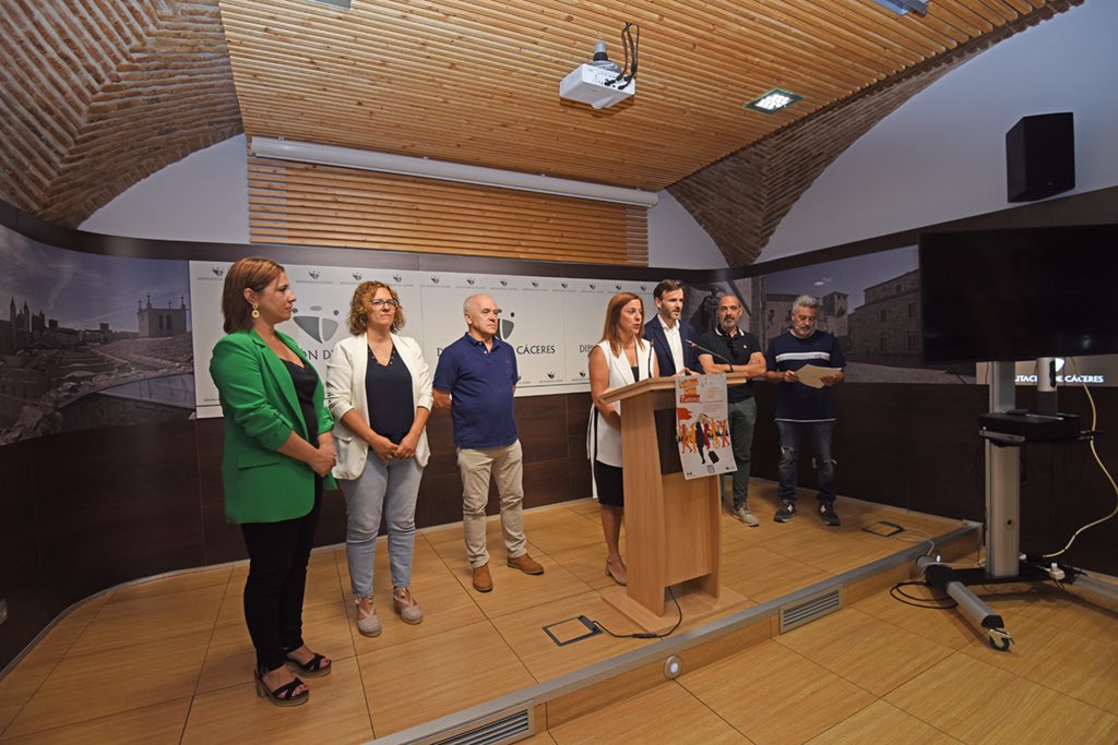 DiputacionCC's tweet photo. 👉 “CULTURA CREA TURISMO” llega a cuatro localidades con música, artesanía, baile, talleres y literatura en su cuarta edición. https://t.co/oy9EM57uX8 https://t.co/86cyIdkbxe