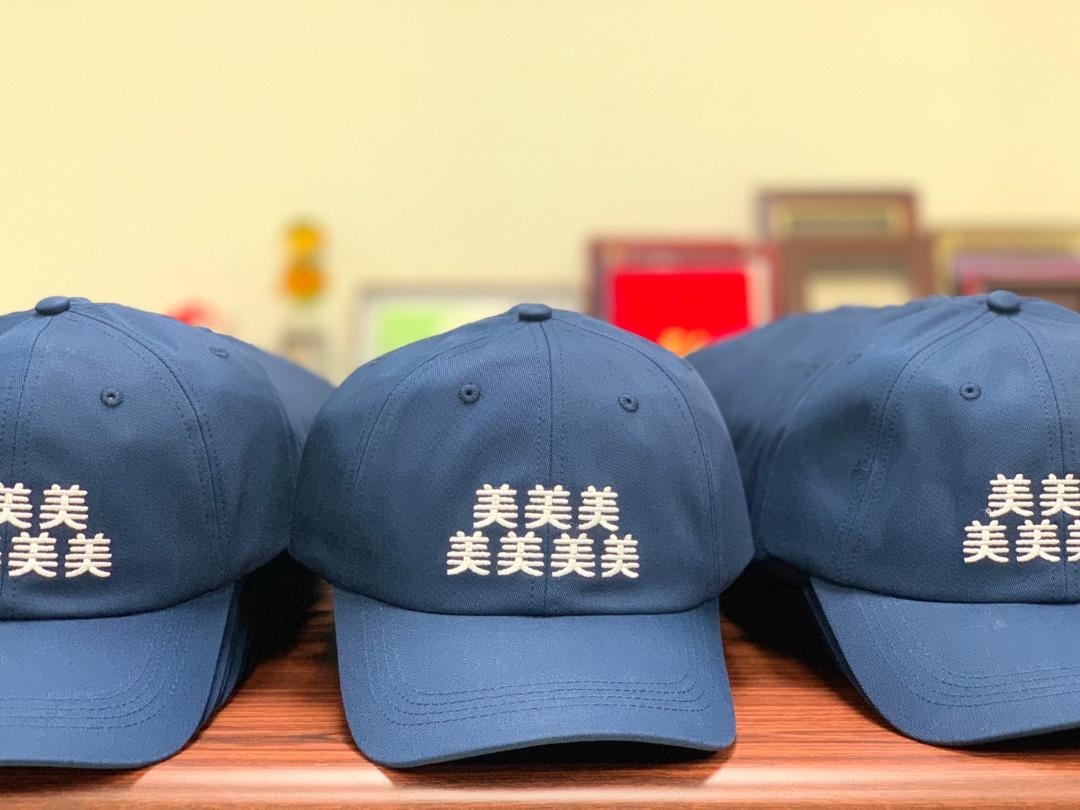 The cap, featuring seven Chinese characters mei, meaning "beauty," has gone viral online. The cap is designed to promote #Penghu County's #Cimei Township,  whose name literally means "seven beauties"