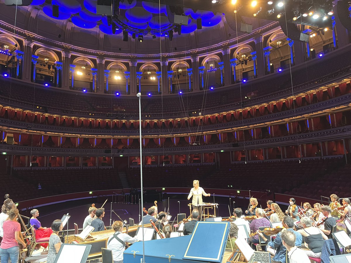 So excited for tonight’s #Handel #Solomon prom here @RoyalAlbertHall with @BBCSingers & @EnglishConcert, conducted by @sjeannin. Fab line up of soloists: @iestyn_davies @AshleyRiches @ben_hulett #AnnaDennis #WallisGiunta. Live on @BBCRadio3 at 1900. Do come/tune in!