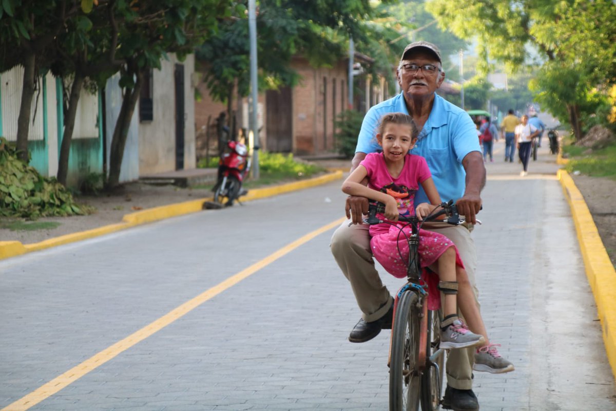 Existe un lugar en #Nicaragua, llamado El Sauce, quizás muchos de nosotros ni lo conoce ni conocerá pero saben qué? Ya tienen calles adoquinadas, un proyecto de este gobierno sandinista

Restitución de derechos y vida digna para todxs

#UnidosEnVictorias 
#PatriaBenditayLibre