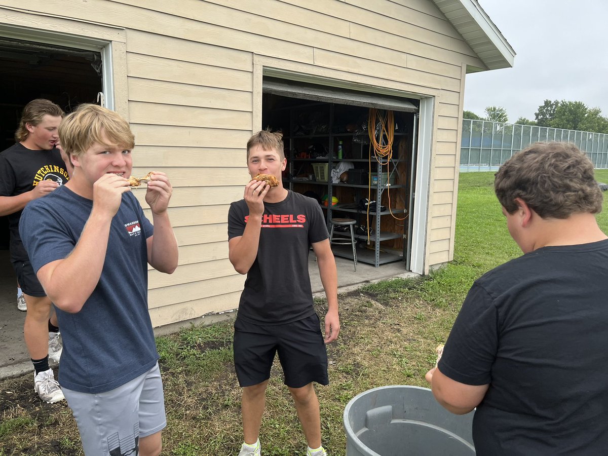 CoachKoehring's tweet photo. “What do you feed those boys in Hutch?” A little pre-practice meal of fried chicken to get our protein intake! Six days until GAME DAY #FeedTheTigers 🐯🟨⬛️ https://t.co/O1jmaAqVsS