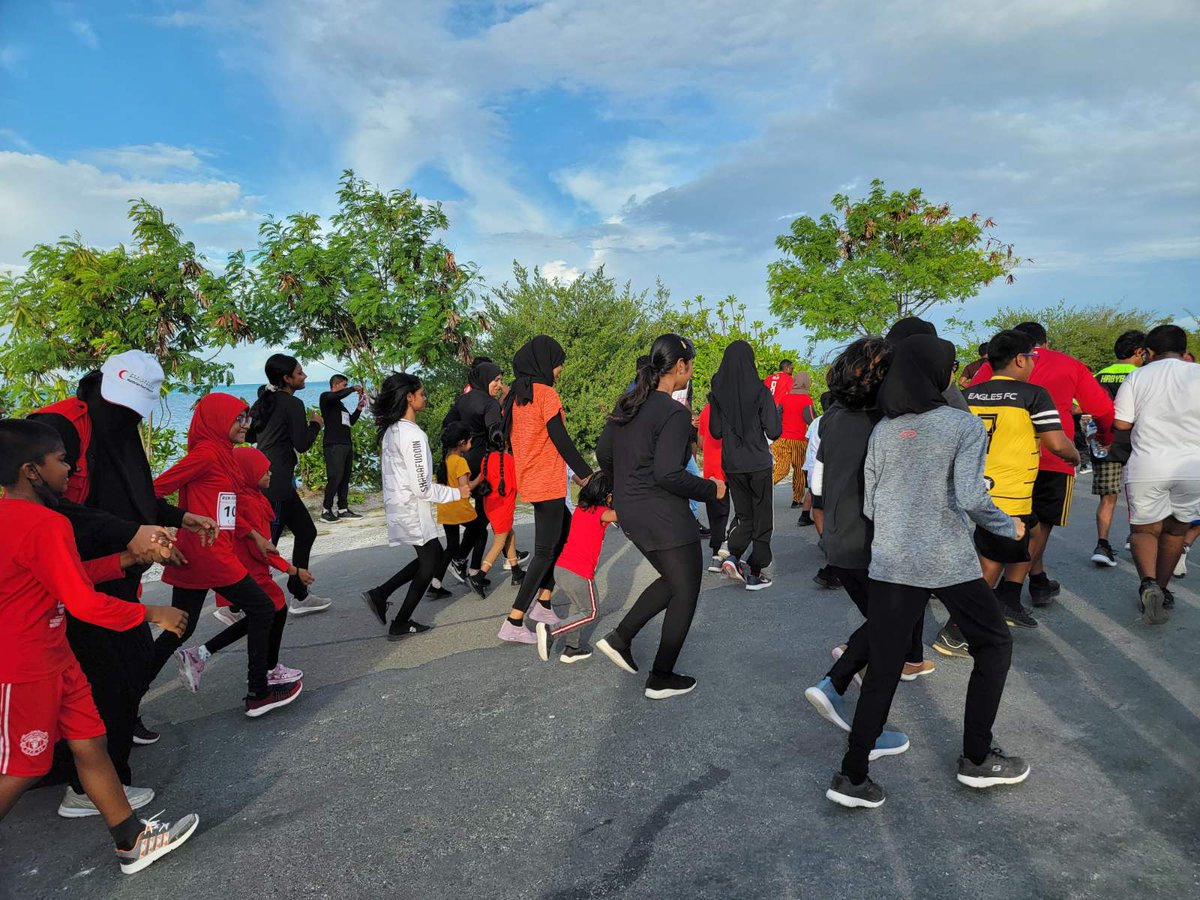 maldivianrc's tweet photo. We wrapped our #MRCDay2022 "Run for Humanity" in Addu City @MRC_Addu!
With this run, we were able to raise funds to strengthen our emergency response services and highlight MRC's role in the community.
#MRC13
#Heyohithun https://t.co/JoKQbSZHWj
