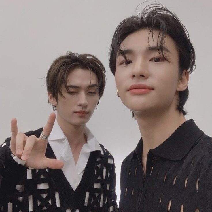 b3omgyucidi0's tweet photo. skz au | ¿hyunho, hyunchan, minchan?

donde ch4n es un streamer medio famoso y m!nho y hyvnj!n son algunos de sus moderadores y las cosas se ponen raras. https://t.co/biIqYeAmfA