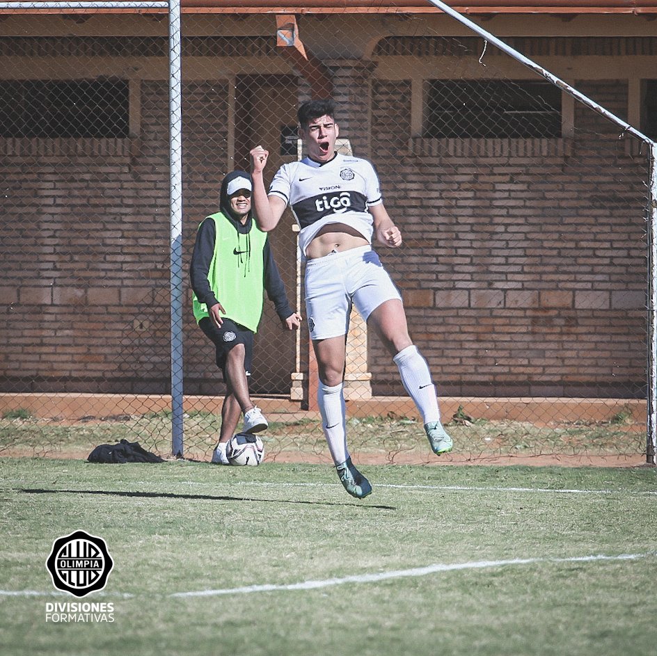 FormativasO's tweet photo. 🔳 #OlimpiaLIVE | #Clausura2022.

➡️ #Sub18 | Fecha 6.

📋 ¡Finalizó el encuentro y victoria franjeada! 

➖ #Olimpia (2-1) Cerro Porteño

#OlimpiaNuncaPara ⚪⚫⚪ https://t.co/ZmNoqUmalR