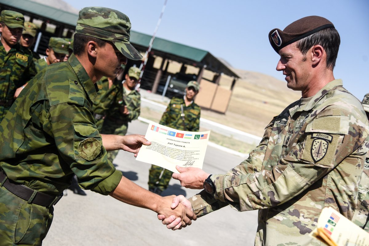 CENTCOM's tweet image. U.S. Soldiers from @VANationalGuard and the 3rd SFAB thank troops assigned to the #Tajikistan Ministry of Defense following the field training exercise portion of the exercise “Regional Cooperation 22” Aug. 18, 2022 #RegCoop22 #PartnerNations
