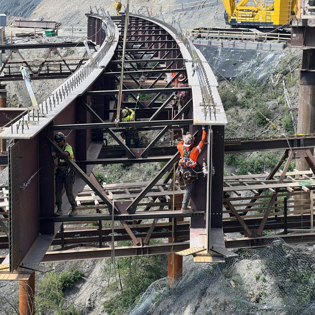 QConstructors's tweet photo. Quattro Constructors has teamed up with Cutting Edge Consulting, Skwlax Resource Management, and Kicking Horse Canyon Constructors to execute the girder installation for the new Blackwall Bridge on Highway 1 near Golden, BC! https://t.co/b5zjFHH1xS