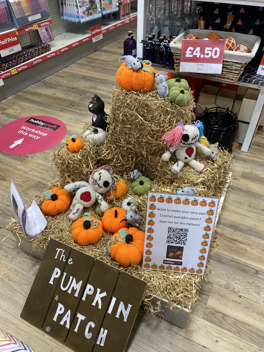 RobHodges23's tweet photo. The amazing Worcester store! simply blown away with the fabulous inspiration and colleagues creations! @Hobbycraft_Worc https://t.co/OLZumb7i06