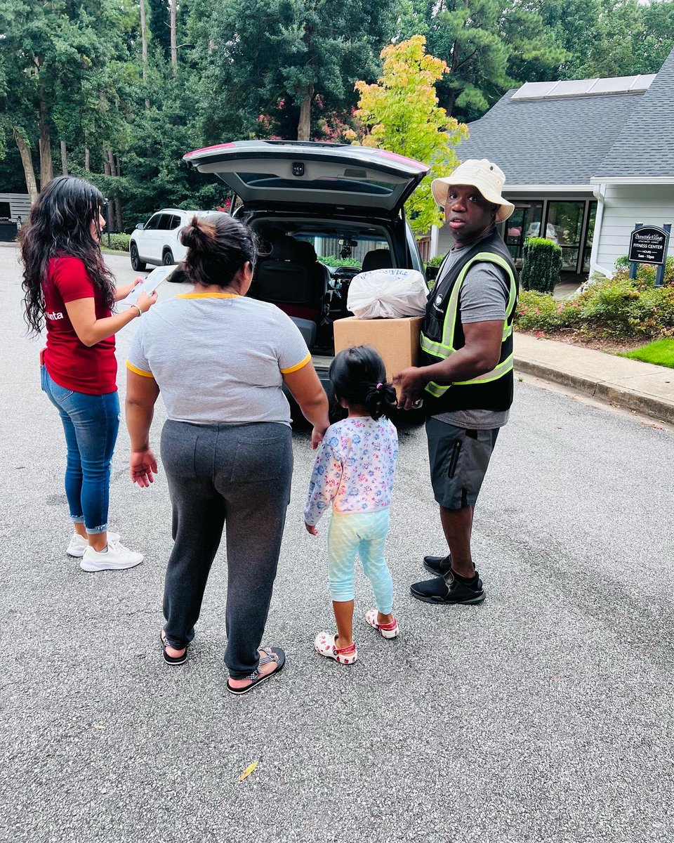 ICareAtlanta's tweet image. Hello family and friends. Today I Care Atlanta in partnership with the Georgetown Starbucks with Val the store manager did a food donation drop off at Dunwoody Village Apartments. It was a very successful event we served over 55 families.