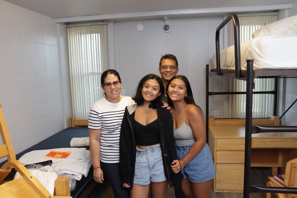 northcentralcol's tweet photo. Big smiles, farewell hugs and a sea of Cardinal Red—move-in day is here! #NCWelcomeWeek #HomeSweetHome 🏡❤️ https://t.co/fqOCNawK5A