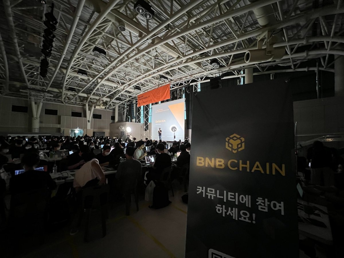 BNBCHAIN's tweet photo. A look at our latest event in Seoul, Korea: Like Lion X #BNBChain Hackathon 🇰🇷

Our team led talks introducing Web2 developers to the possibilities in #Web3

With merch, food and insightful discussions involving 1000+ students, there was a lot on offer!

#BuildWeb3onBNB https://t.co/xxtYw00lcA