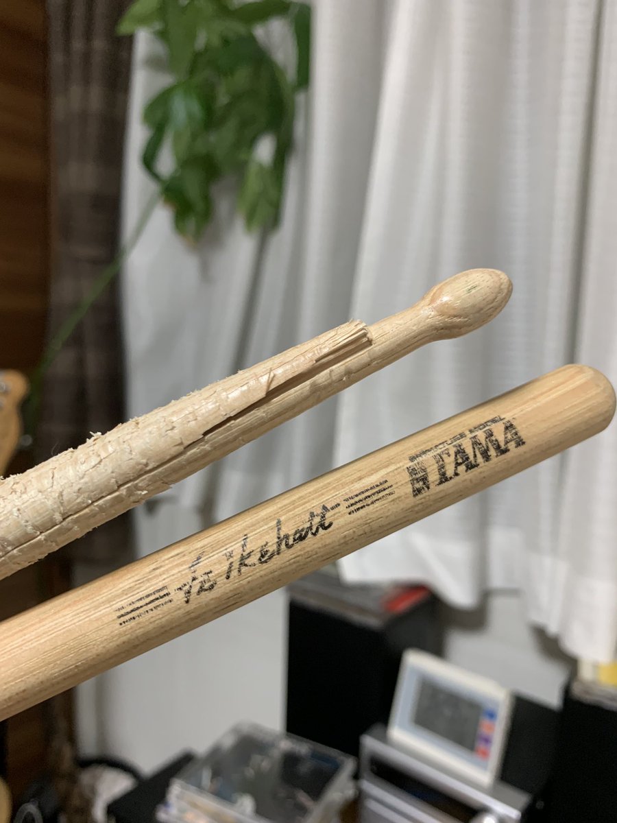 riasu_0509's tweet photo. 愛する池畑潤二スティックが割れたーーーーー！！ https://t.co/67JWftuZOm