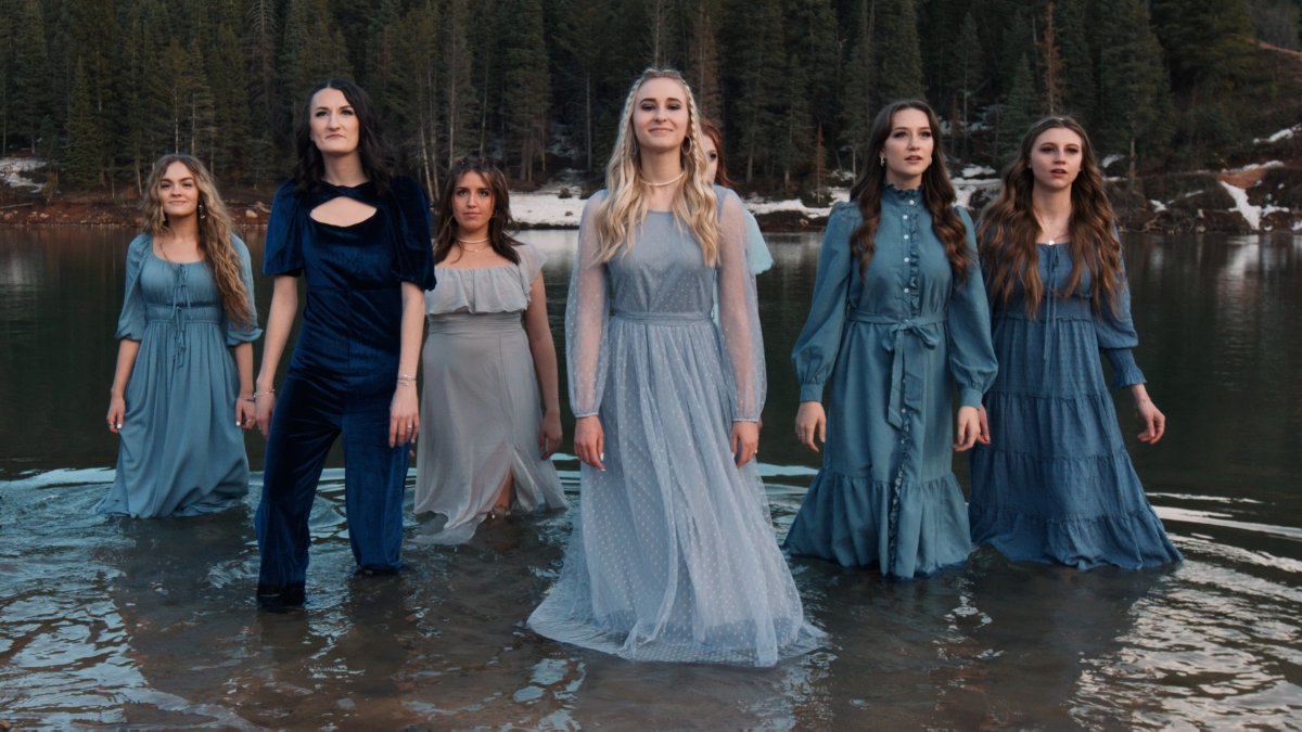 TODAY at 1:30 (MT)! Come chat with us on YouTube 30 minutes before the PREMIERE of this music video TODAY at 2:00! Just go to the link and we'll visit with you then 🥰 - youtube.com/watch?v=a8d7yr…