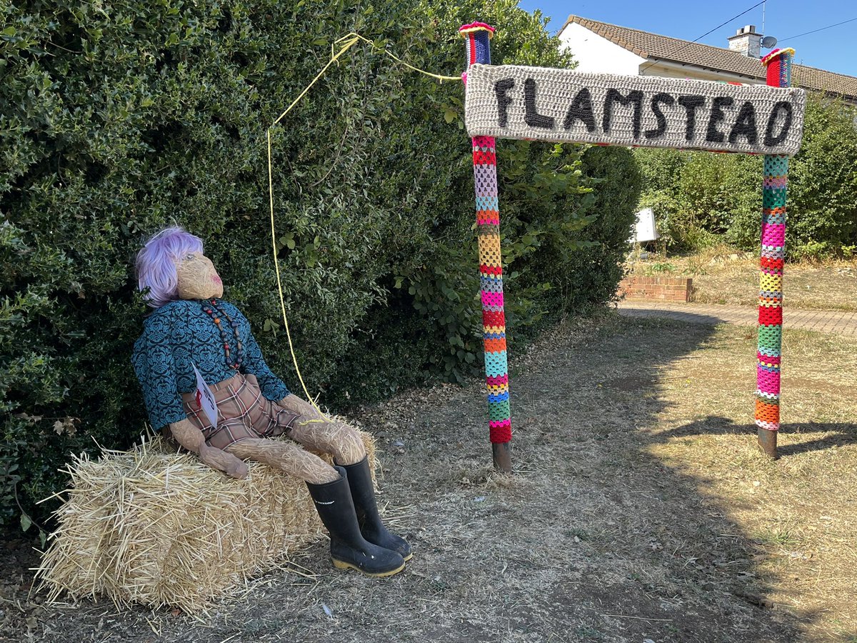 ScienceNelson's tweet photo. Today I finished work unexpectedly early and so, for the first time, went to the Flamstead Scarecrow Festival - which extends over the weekend. I wasn’t sure what to expect but wow. What an amazing place and scarecrows at the end of people’s gardens everywhere. The creativity! https://t.co/W4c7TmUaWU