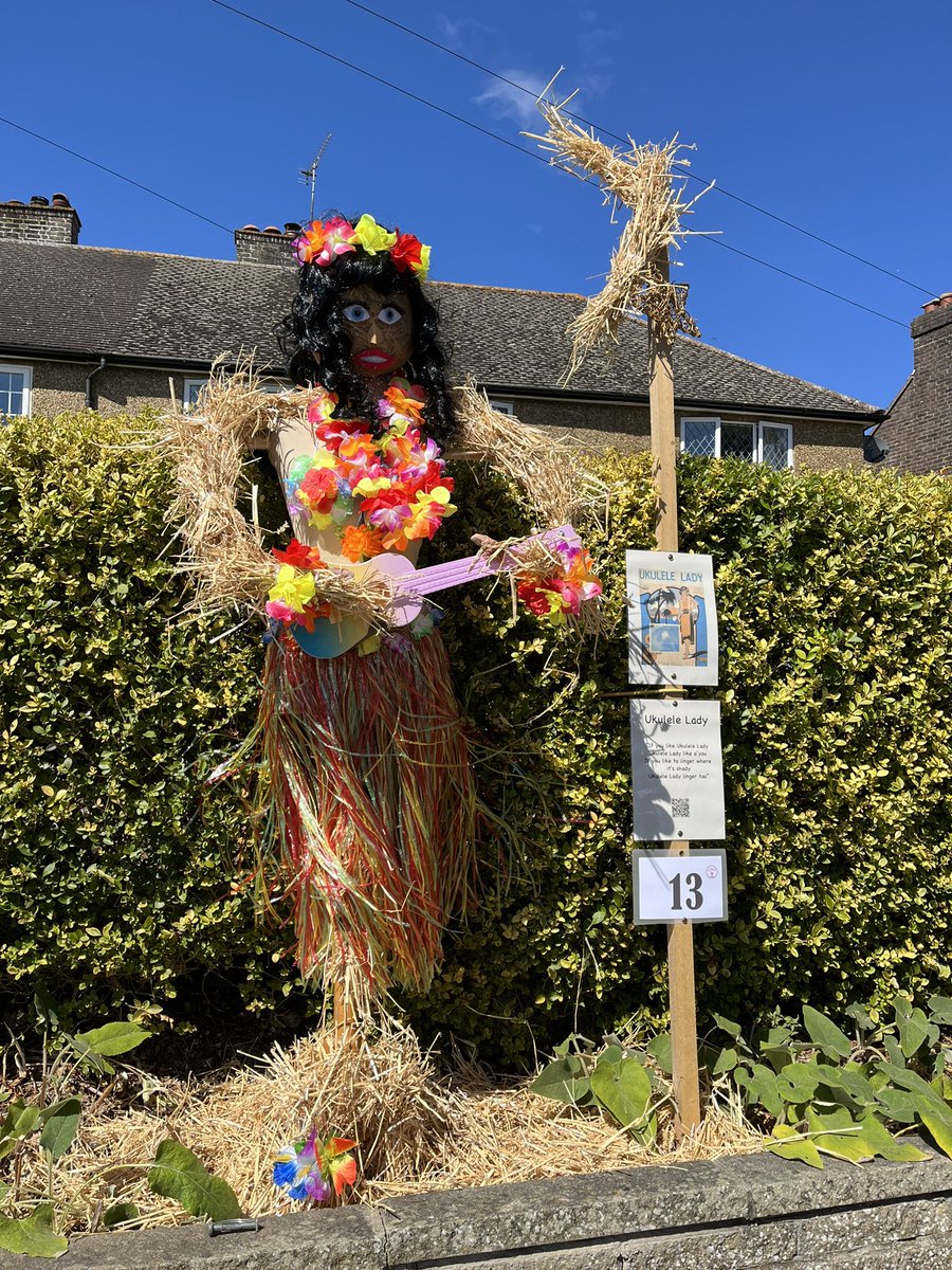 ScienceNelson's tweet photo. Today I finished work unexpectedly early and so, for the first time, went to the Flamstead Scarecrow Festival - which extends over the weekend. I wasn’t sure what to expect but wow. What an amazing place and scarecrows at the end of people’s gardens everywhere. The creativity! https://t.co/W4c7TmUaWU
