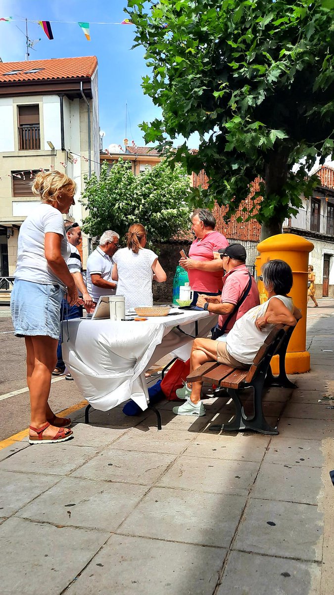 alcersalamanca's tweet photo. 🫂 #Linarenses:as, agradecemos vuestra amable acogida en #LinaresDeRiofrío y dejarnos informaros sobre la #donación de #órganos en nuestra #mesaInformativa.
Siempre estamos a vuestra disposición en el ☎️ 923 257 140. https://t.co/qOG5rGX1NJ