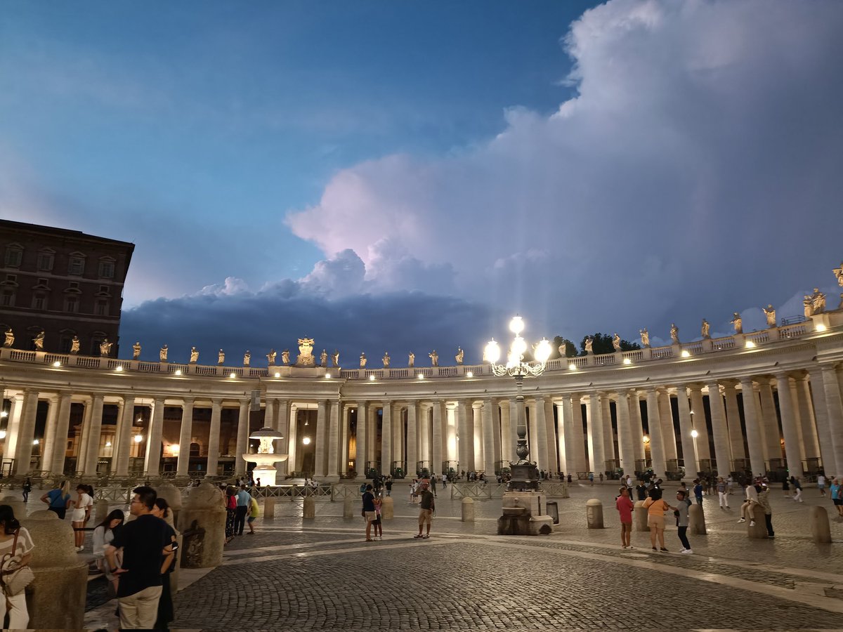 amrollbia's tweet photo. Bisschen Gewitter-Stimmung in Rom (Vatikanstadt) 🌩️🇮🇹🇻🇦 #Intertalien https://t.co/CB5k2JHX1S