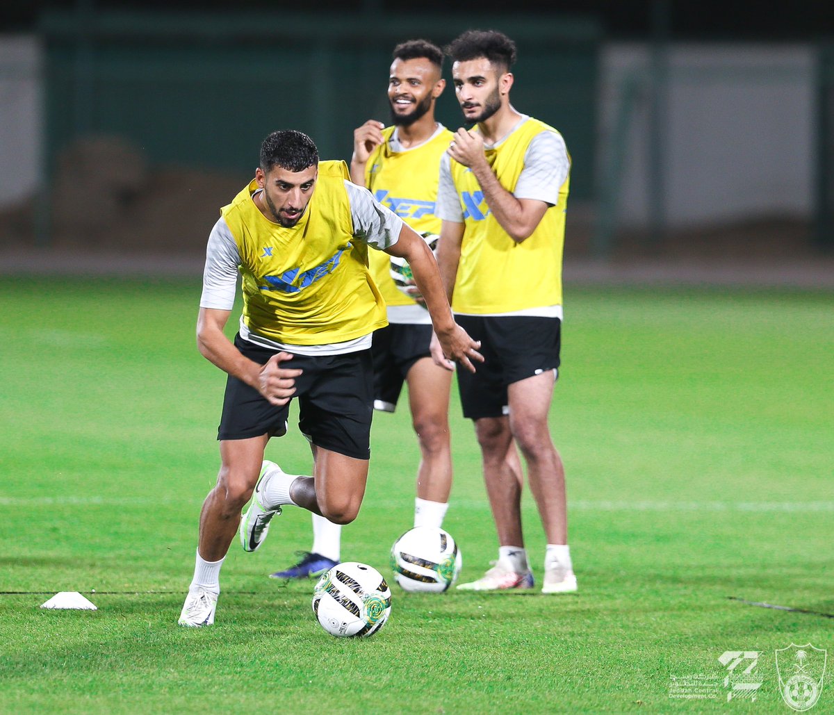 ALAHLI_FC's tweet photo. #الأهلي يواصل تحضيراته الميدانية 📸⚽️ https://t.co/hOCkqh79vQ