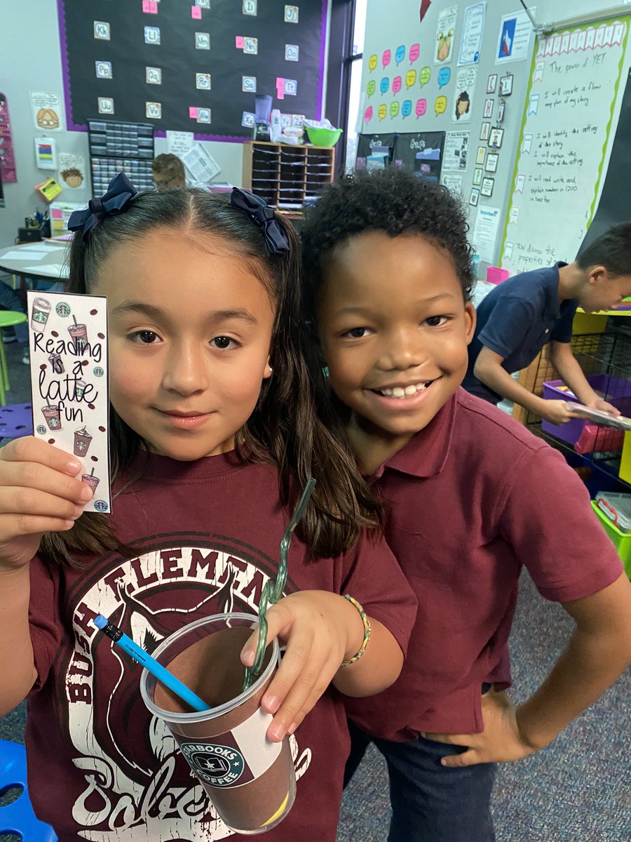 MatturroMEd's tweet photo. Got to stop by @ARoundtreefaul class today for some STARBOOKS!!! What a fun & creative way to review buzz words for the first 3 weeks of school!! #sitspots #smartstart #readtoself #stations https://t.co/4uoaiDKHeY