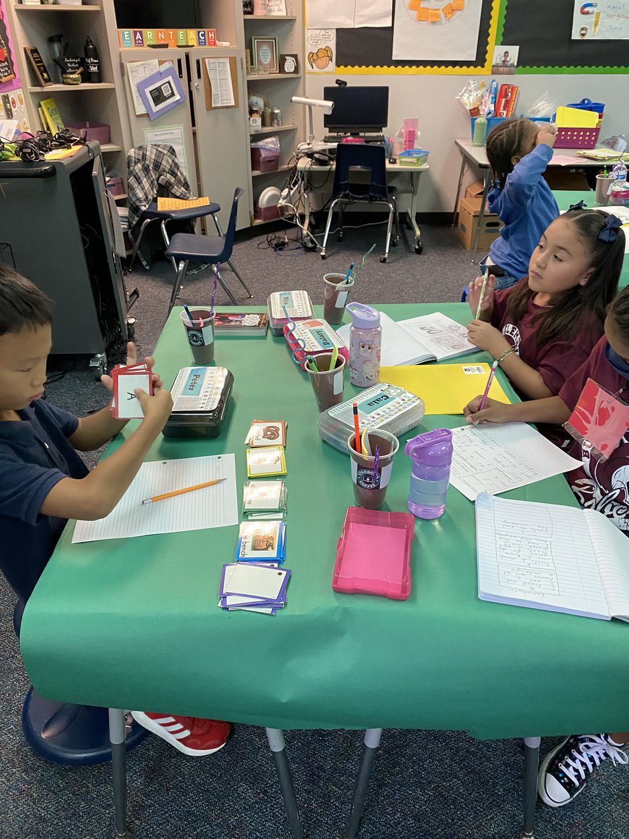 MatturroMEd's tweet photo. Got to stop by @ARoundtreefaul class today for some STARBOOKS!!! What a fun & creative way to review buzz words for the first 3 weeks of school!! #sitspots #smartstart #readtoself #stations https://t.co/4uoaiDKHeY
