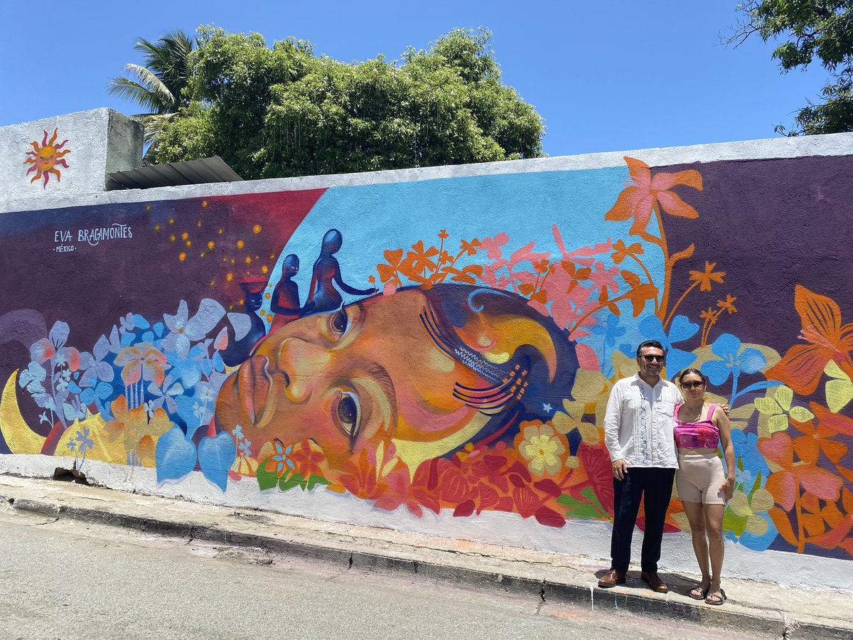 pierresaintwid's tweet photo. L’ ambassadeur du #Mexique en #Haiti , partenaire cette année du #Festival a visité à la rue 17 P, au #Cap_Haitien le travail des #street_artistes avec un regard spécial sur l’ œuvre de la mexicaine #festival #urbanartconsulting #cpauac #matpar https://t.co/4EuefRgheJ