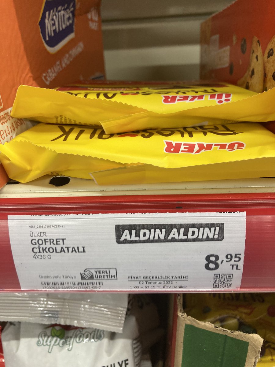 derscalisiyo's tweet photo. tanesi 2₺ olan çikolatanın dörtlü paketi 9₺ ülkede ekonomiden sonra matematik de bitti https://t.co/eOjWwMWpuN