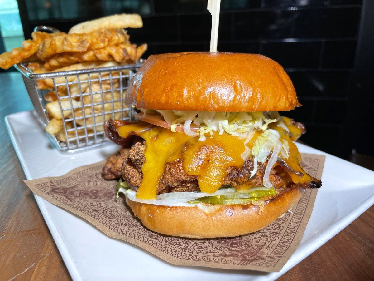 Guy Fieri's Foxwoods tweet media