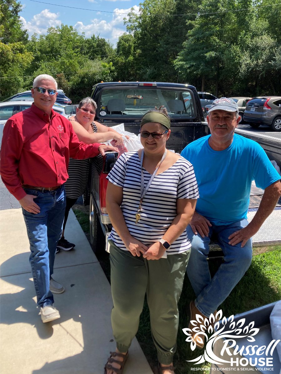 RussellHouseMO's tweet photo. Thank you so much to First State Community Bank for donating five processed pigs to Russell House! This donation is greatly appreciated and will provide many meals for the residents and children staying at the shelter. We are so lucky to have such great community support! https://t.co/t3QctqxGaK