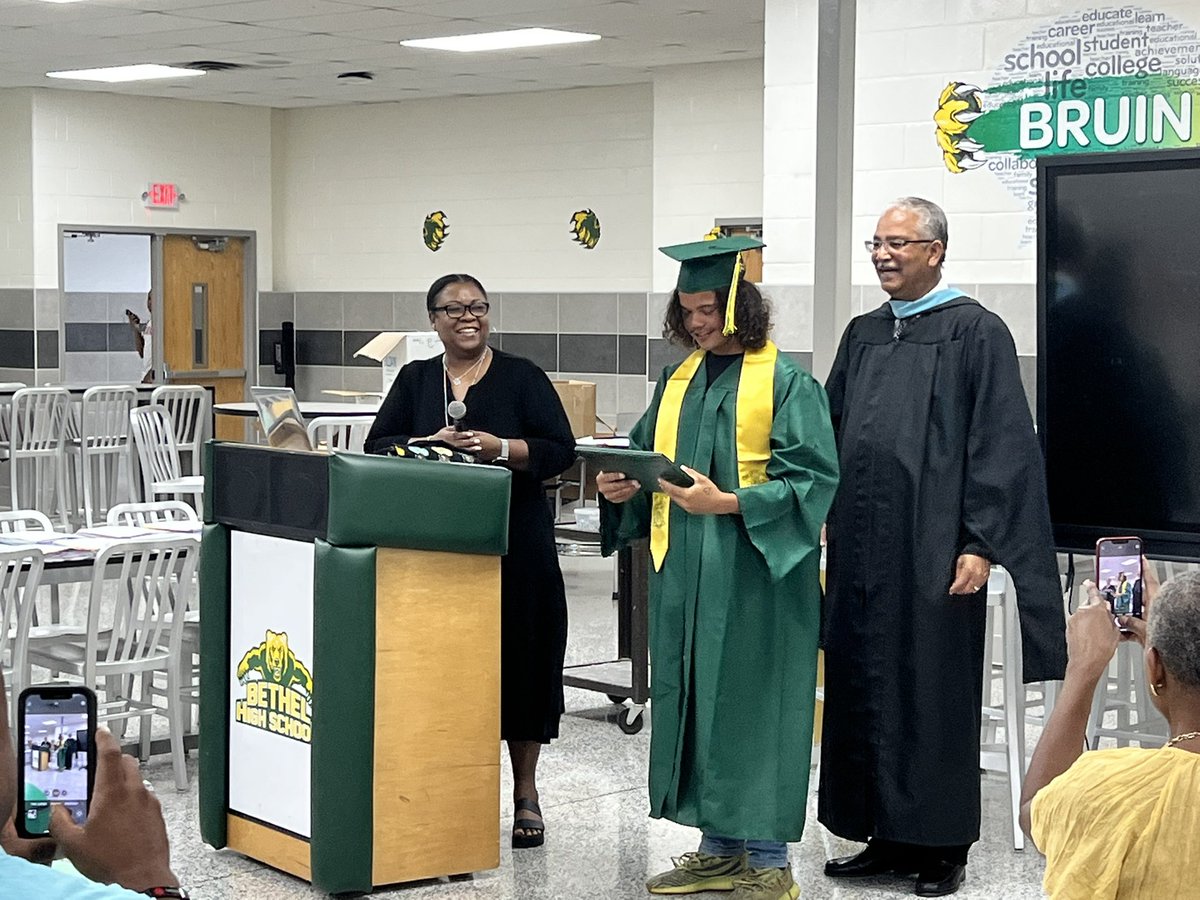 Travis Oliver tweet media