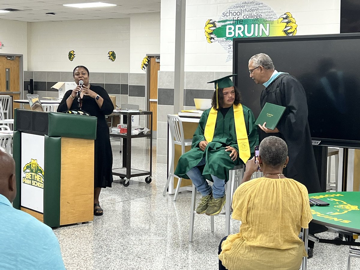 Travis Oliver tweet media