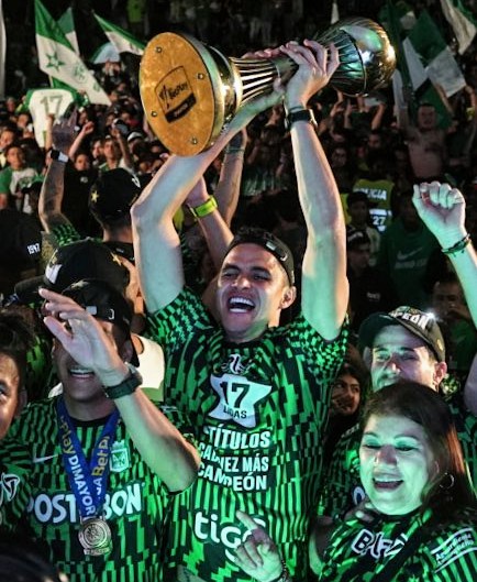 Confirmado: Gio Moreno pondrá fin a su carrera profesional. Se va con el recuerdo intacto del título que tanto soñó, el cariño de la gente y su nombre inscrito en la historia del más grande. ¡Gracias por el fútbol, Flaco!