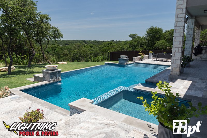 LightningPools's tweet image. Check out this gorgeous pool! Are you ready for your backyard refresh? 👷‍♂️💦
#remodeling #remodel #swimming #swimmingpool #homerenovation