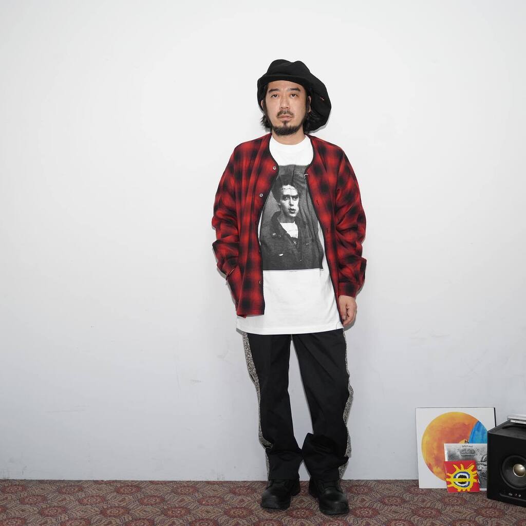 addictionfukuok's tweet photo. いけてるロンTがきたので
秋物新作でのコーディネート

なんだかんだでパンク寄りの格好が好きなんだなと再認識！

#cattashirts #masterkeyjp #originaljohn #delmar #addictionfukuoka https://t.co/9RhaIkH5YW https://t.co/KnNjtSZNMv
