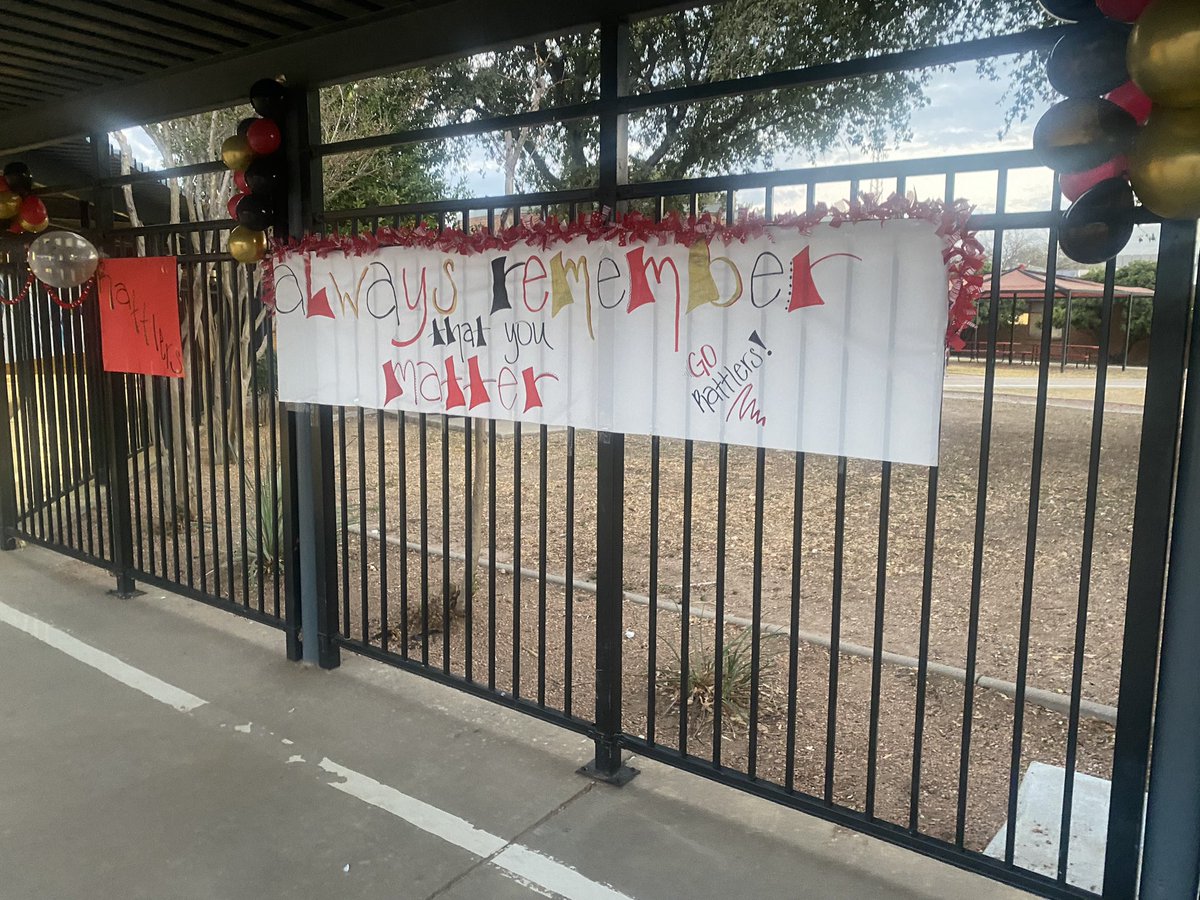 Bonham Elementary happy Friday!!! ❤️🖤 <a href="/gluther11/">Ginger Luther</a> @EscueMatt @ShellyHuddlesto