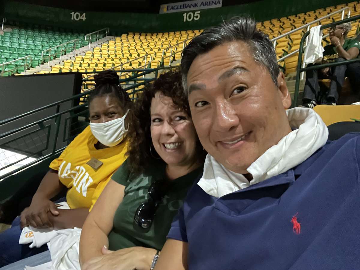 #Welcome2Mason NEW STUDENTS from some of us @CVPAatMason folks with a bird’s eye view! 💚 <a href="/gmusoa/">George Mason University School of Art</a> <a href="/GMUDance/">GMU School of Dance</a> <a href="/gmugreenmachine/">GMU Green Machine</a>