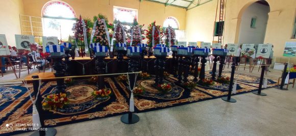 Hoy el pueblo de #Matanzas estará rindiendo sentido homenaje a los caídos en el control y extinción del incendio de la Base de Supertanqueros. Allí estaremos, acompañando el dolor de las familias, que es también el de toda #Cuba.
#CubaHonra 🖤