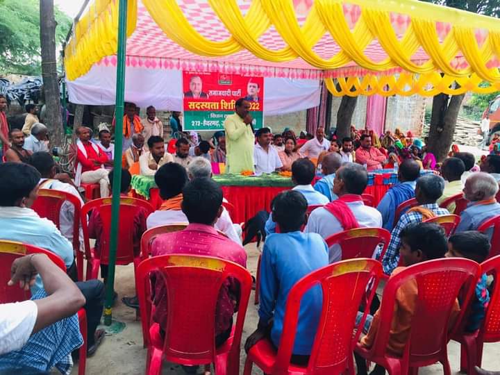 RPucakari's tweet photo. आज अपनी ग्राम पंचायत गौरवा उस्मानपुर में सामाजवादी सदस्यता अभियान के अंतर्गत मुख्य अतिथि के रूप में उपस्थित रहीं जूही सिंह और श्रेया वर्मा।
इस मौके पर उपस्थित पंचायत वासियों ने सैकड़ों की जनसंख्या में समाजवादी सदस्यता ग्रहण की।
 जय समाजवाद,जय अखिलेश। https://t.co/VNvh3bHcwy