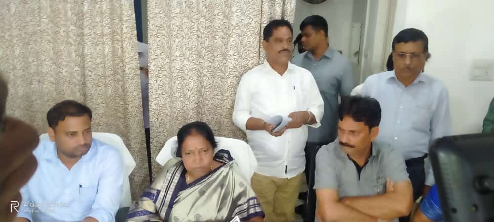 ପୁରୀ ଜିଲ୍ଲାରେ ଉପୁଜିଥିବା ବନ୍ୟା ସମସ୍ୟା ପାଇଁ ଆଜି ରାଜସ୍ବ ବିଭାଗ ମନ୍ତ୍ରୀ ମାନନୀୟା ଶ୍ରୀମତୀ ପ୍ରମିଳା ମଲ୍ଲିକ ଙ୍କ ଅଧ୍ୟକ୍ଷତା ରେ ପୁରୀ #CircuitHouse ଠାରେ ଆୟୋଜିତ ରିଭ୍ୟୁ ମିଟିଂରେ ଯୋଗଦାନ କଲି।