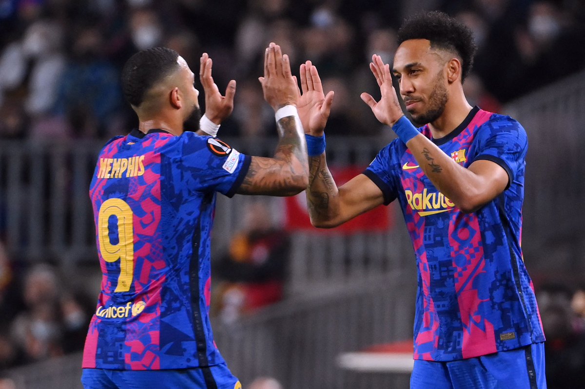 FabrizioRomano's tweet photo. Not just Aubameyang-Chelsea deal. Talks are progressing well also for Memphis Depay to Juventus - new direct contacts ongoing on both negotiations. 🚨🔴🇳🇱 #FCB

Barça want to register Koundé as soon as possible - then focus on Marcos Alonso and new right back. https://t.co/TzJzJWpqdk