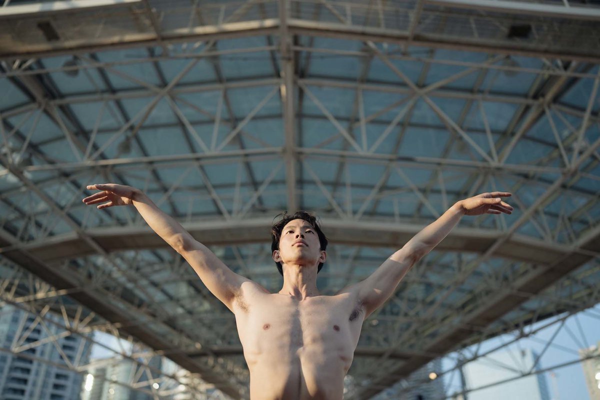 shedoesthecity's tweet photo. Watch FREE outdoor performances from @nationalballet tonight and tomorrow at @harbourfrontTO, including an excerpt from #SwanLake 🩰🩰 This + more weekend fun ideas: https://t.co/F376ULRlXG https://t.co/OALyARvNUI