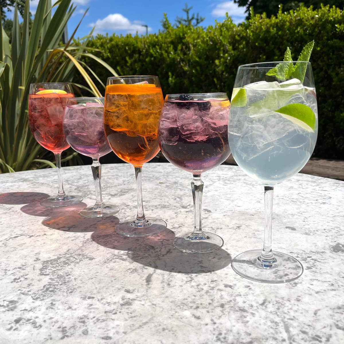 WindmillClapham's tweet photo. 🎵I don't care if Monday's blue
Tuesday's grey and Wednesday too
Thursday, I don't care about you
It's Friday, I'm in love🎵
We are in love with our summer infusions and spritz’s come join us and fall in love tonight!
#SummerInfusions #SpritzLife https://t.co/eaHUb1hWX8